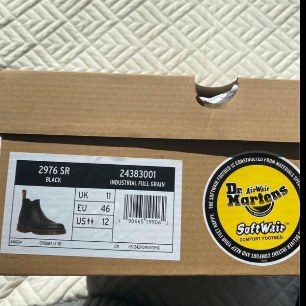 NWT size 12 Men’s Doc Martens - Picture 3 of 6
